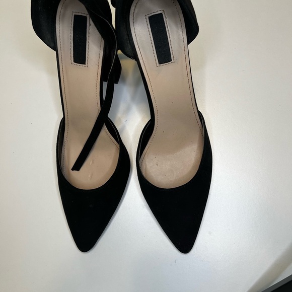Forever 21 Elegant Black Heels - Picture 2 of 6